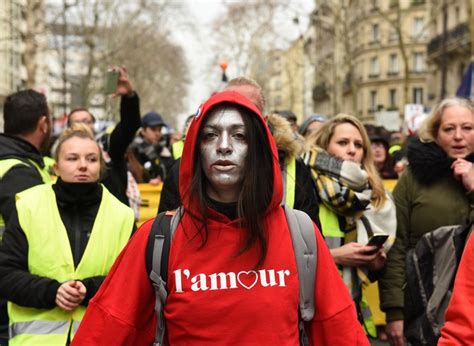 Gilets Jaunes Acte Un Hommage Aux Bless S Et Aux Victimes