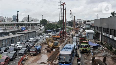 FOTO Proyek Underpass Senen Extension Bikin Macet Jalanan Foto