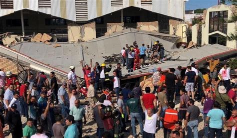 Le Toit Dune Glise Seffondre Pendant Une Messe Au Mexique Au Moins