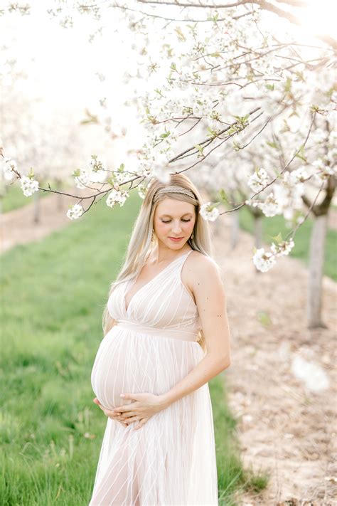 Spring Cherry Blossom Maternity Session Jaky Chuk Mattawan