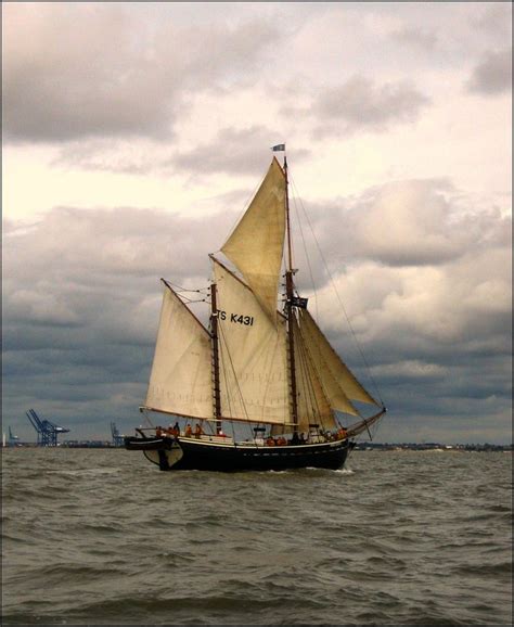 Thames barge on the River Orwell, Suffolk | North sea, Suffolk, Suffolk ...