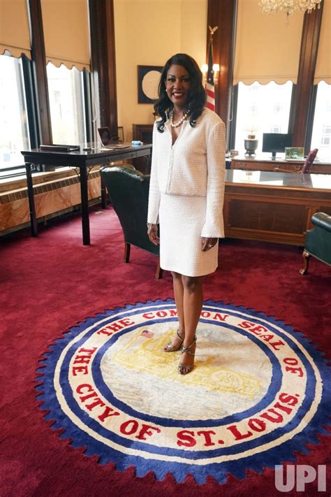 Photo Tishaura O Jones Sworn In As First Black Woman Mayor Of St