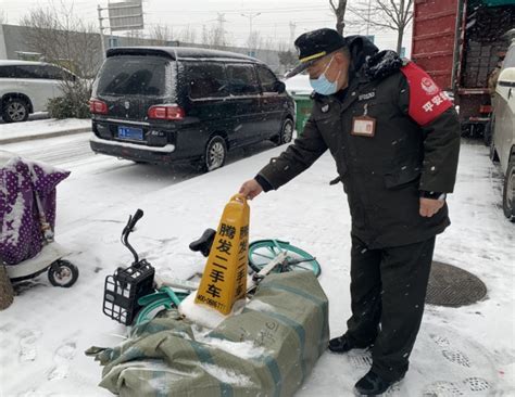 国基巡防冒雪处置路面险情 大河新闻