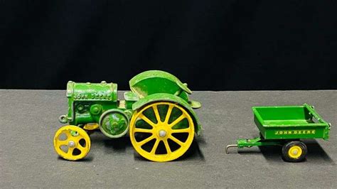 Vintage John Deere toy tractor - Elkader Auction House