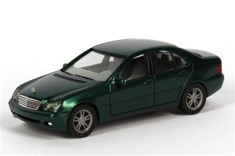 Mercedes Benz C Klasse W203 grün met herpa 032957 in der 1zu87