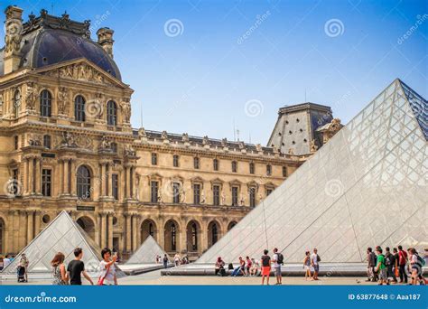 Pyramide Im Louvre Museum Redaktionelles Stockfoto Bild Von Europa