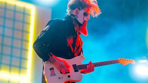 Slipknots Jim Root Explains Why His Signature Fender Guitar Is Made In