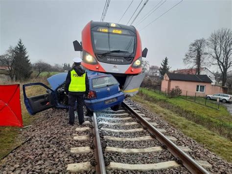 Tragiczny Wypadek Pod Odzi Letni Kierowca Zgin W Zderzeniu Z