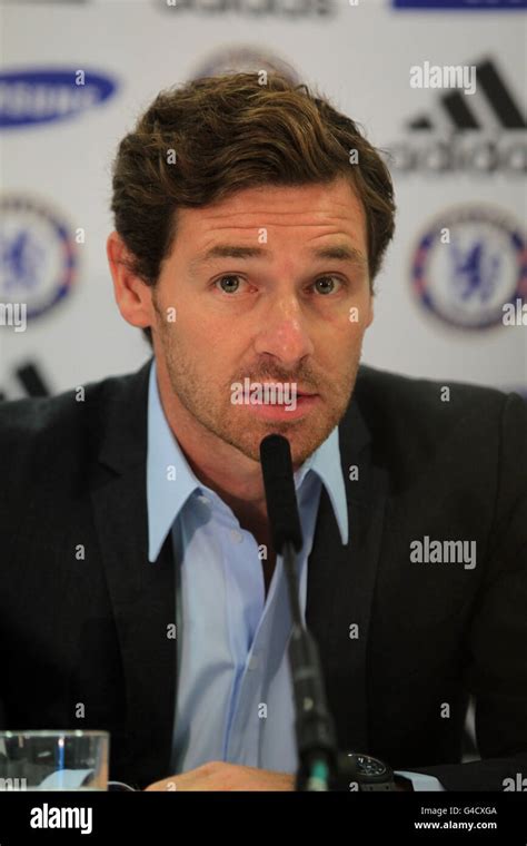 El Nuevo Entrenador De Chelseas Andre Villas Boas En La Conferencia De