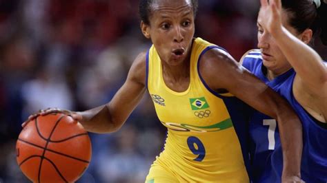 Relembre a seleção brasileira feminina de basquete medalhista olímpica