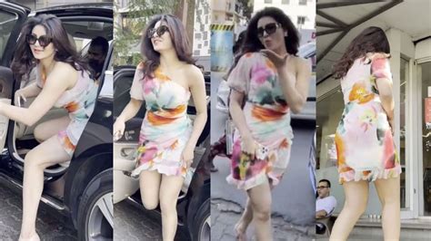 Are Baapre Yeh Kya Hogaya 😲 Urvashi Rautela Purposely Flaunts Her Huge Figur In Short Dress