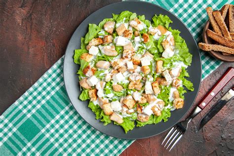 Receta fácil y rápida para hacer la mejor ensalada César con pollo