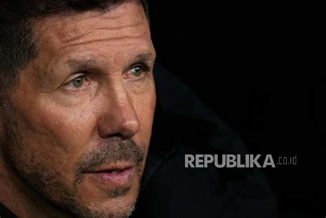 Diego Simeone Tersentuh Dengan Spanduk Di Tribun Stadion Olimpico