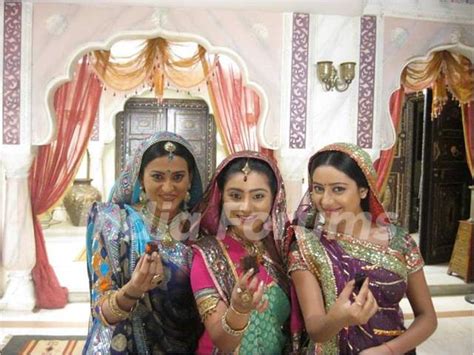 Pratyusha with Smita Bansal & Neha Marda on the sets of Balika Vadhu Media