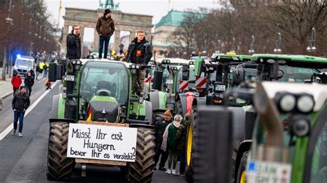 Landwirte Protestieren Gegen Sparpl Ne Bauernverband Z Hlt