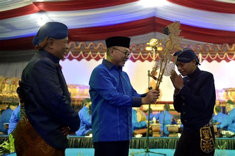 Foto Pertunjukan Wayang Kulit Pada Puncak Perayaan Hut Kemerdekaan Ri