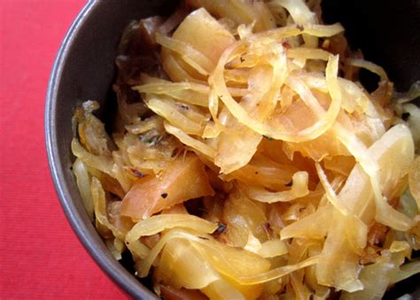 Sauerkraut With Bacon And Apples Recipe 58 Calories Happy Forks