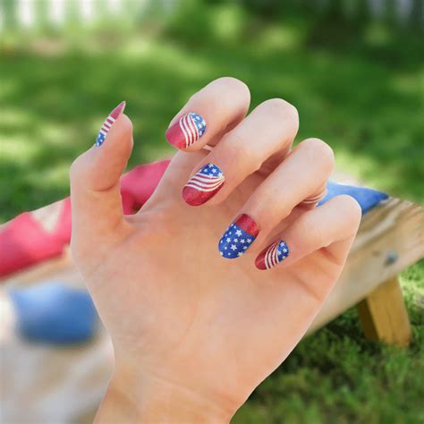 10 Patriotic Nails For The 4th Of July