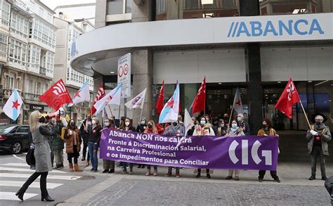 A Cig Conc Ntrase Na Sede De Abanca Na Coru A Pola Discriminaci N A