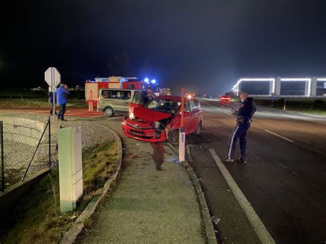 Einsatz Verkehrsunfall Auf Kreuzung Land Lebt Auf