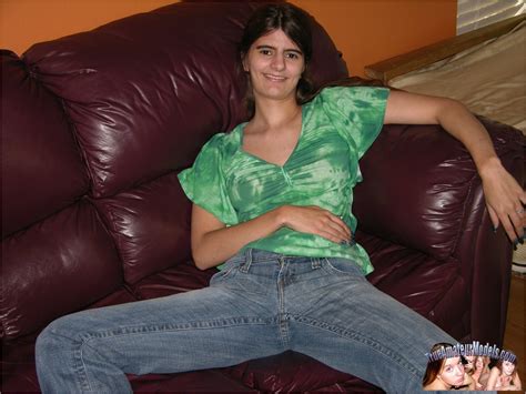 Nissa Amateur GF Modeling And Spreading Nude Porn Pictures XXX Photos Sex Images