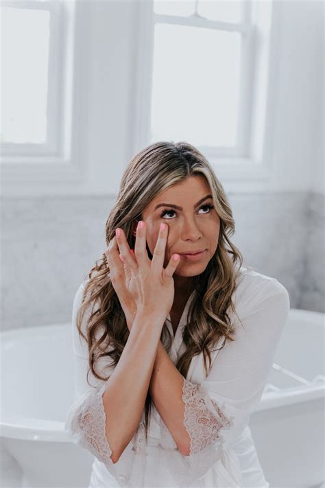 Clinique anti-aging eye gel review & why you NEED it! - Mint Arrow