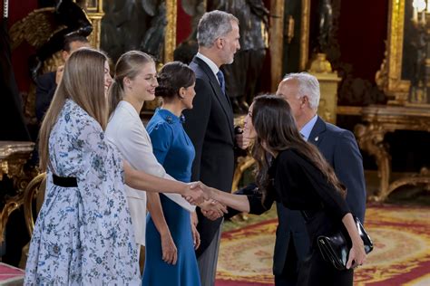 Qué se pone la estilista de la reina Letizia para una recepción oficial