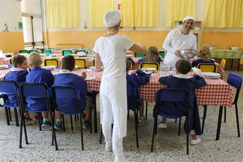 Acqua Non Potabile Insetti Ed Escrementi Di Topo Blitz Dei Nas In