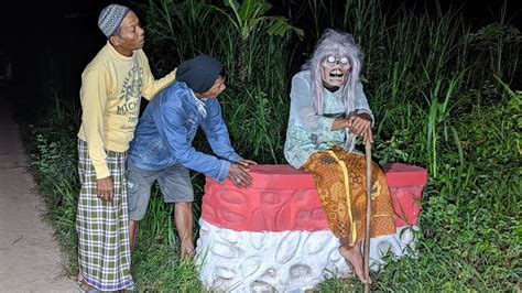 Prank Nenek Gayung Gangguin Orang Dijalan Scary Ghost Prank Youtube