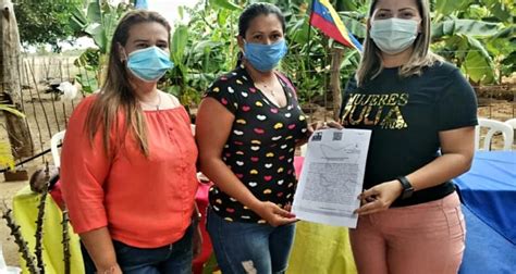 Entregan títulos de tierras a trabajadoras del campo en La Cañada de