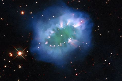 Astronomía el telescopio Hubble observó un deslumbrante collar cósmico