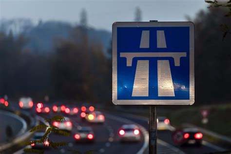 L autoroute A63 coupée après un grave accident entre deux camions et un