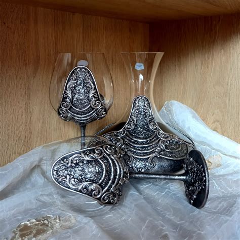 Декантер и две чаши за вино, кристални. Подходящ подарък за юбилей ...