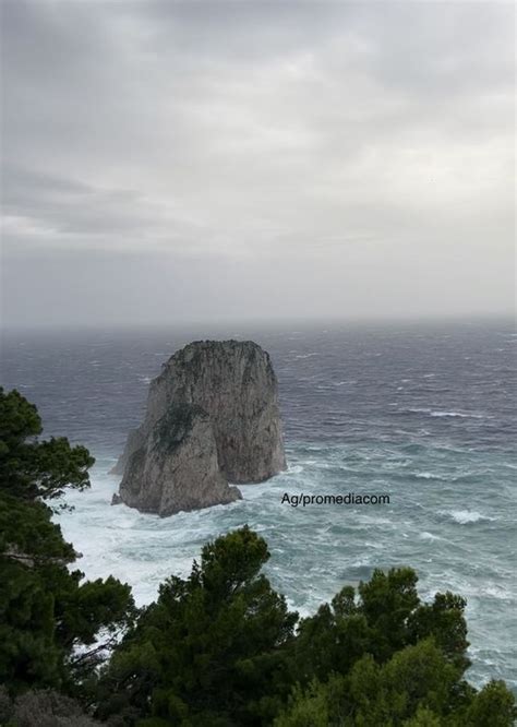 Informazione Campania CAPRI MAREGGIATA E TEMPESTA DI SCIROCCO SI