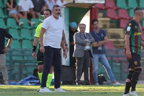 Serie B Lucarelli Esonerato Dalla Ternana Ora Pu Allenare Subito In