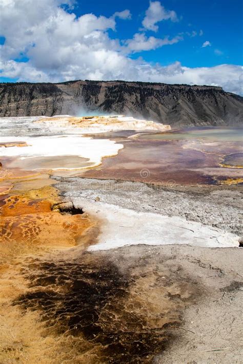 Colosales Terrazas De Aguas Termales En El Parque Nacional Yellowstone