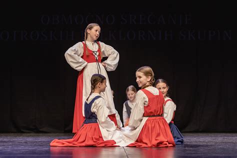 Obmo No Sre Anje Otro Kih Folklornih Skupin Osnovna Ola Brusnice