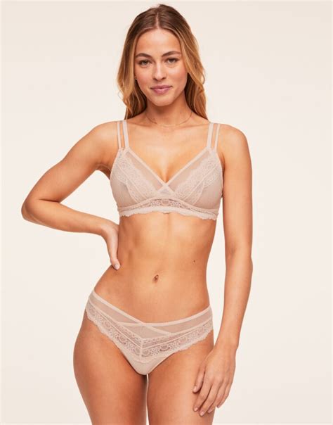 Hot Sexy Desirae Elizabeth Bikini Pics