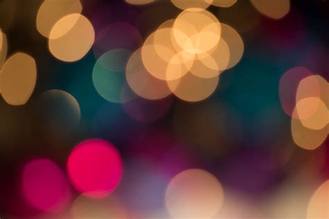 16 Gorgeous Christmas And Holiday Themed Bokeh Wallpapers