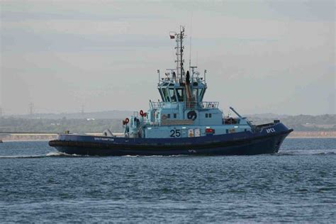 Tug Apex Tug Apex In The Solent John Ambler Flickr