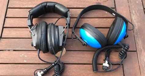 Best Waterproof Headphones For Better Metal Detecting Tones