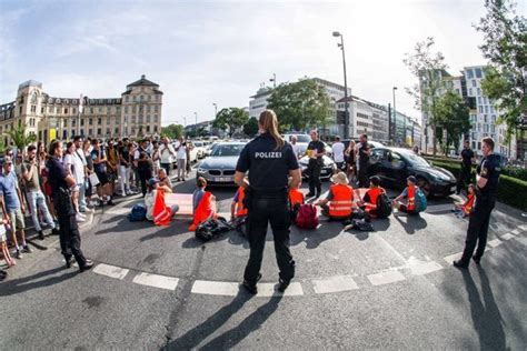 Klimakleber drehen vor Gericht den Spieß um und spielen mit dem Rechtsstaat