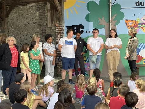 Retour en images fresque de l école du Village Site officiel de la