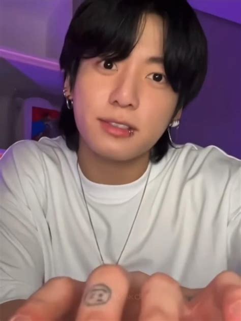 Видео Пин от пользователя Jeon ️‍🩹🎧 на доске Jungkook 😻 ️ в 2024 г