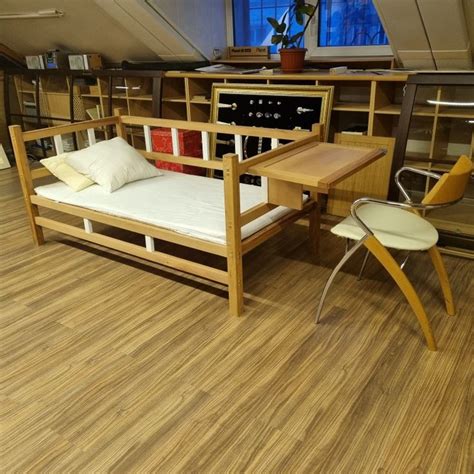 Кроватка из массива бука с откидным столиком | Кровати, Столики ...