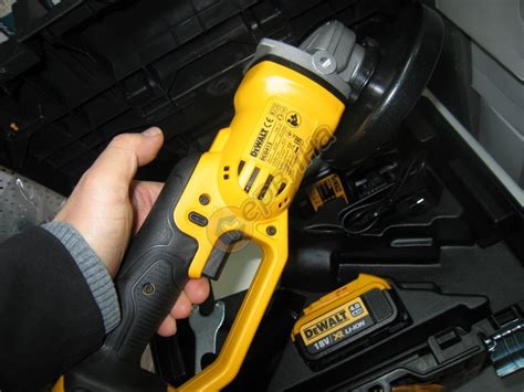 Акумулаторен ъглошлайф DeWalt DCG412M2 125мм - 18V/4.0Ah Li-Ion - 690лв ...