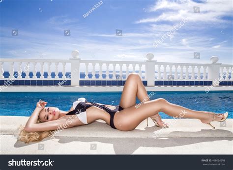 Sexy Model Elegant Bikini On Suntanned Stock Photo Shutterstock
