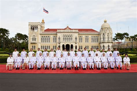 ครม แบ่งงานรัฐมนตรีใหม่ “สมคิด” คุม 7 กระทรวงเศรษฐกิจ โยกย้ายบิ๊ก ขรก