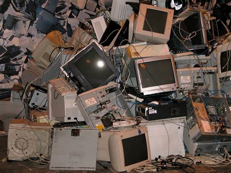 The E Waste Problem And How To Help Infographic Greener Ideal