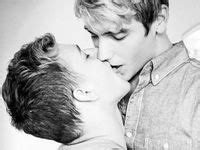 Najlepsze pomysły z tablicy Cute gay 450 na tablicy 2025 chłopcy słodkie pary gej